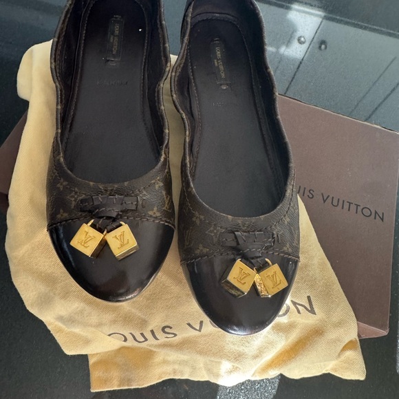 LV ballerinas - Picture 1 of 17